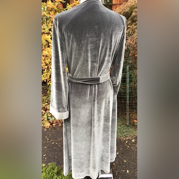 Oscar De La Renta Velvet Velour Robe - Picture 3 of 5